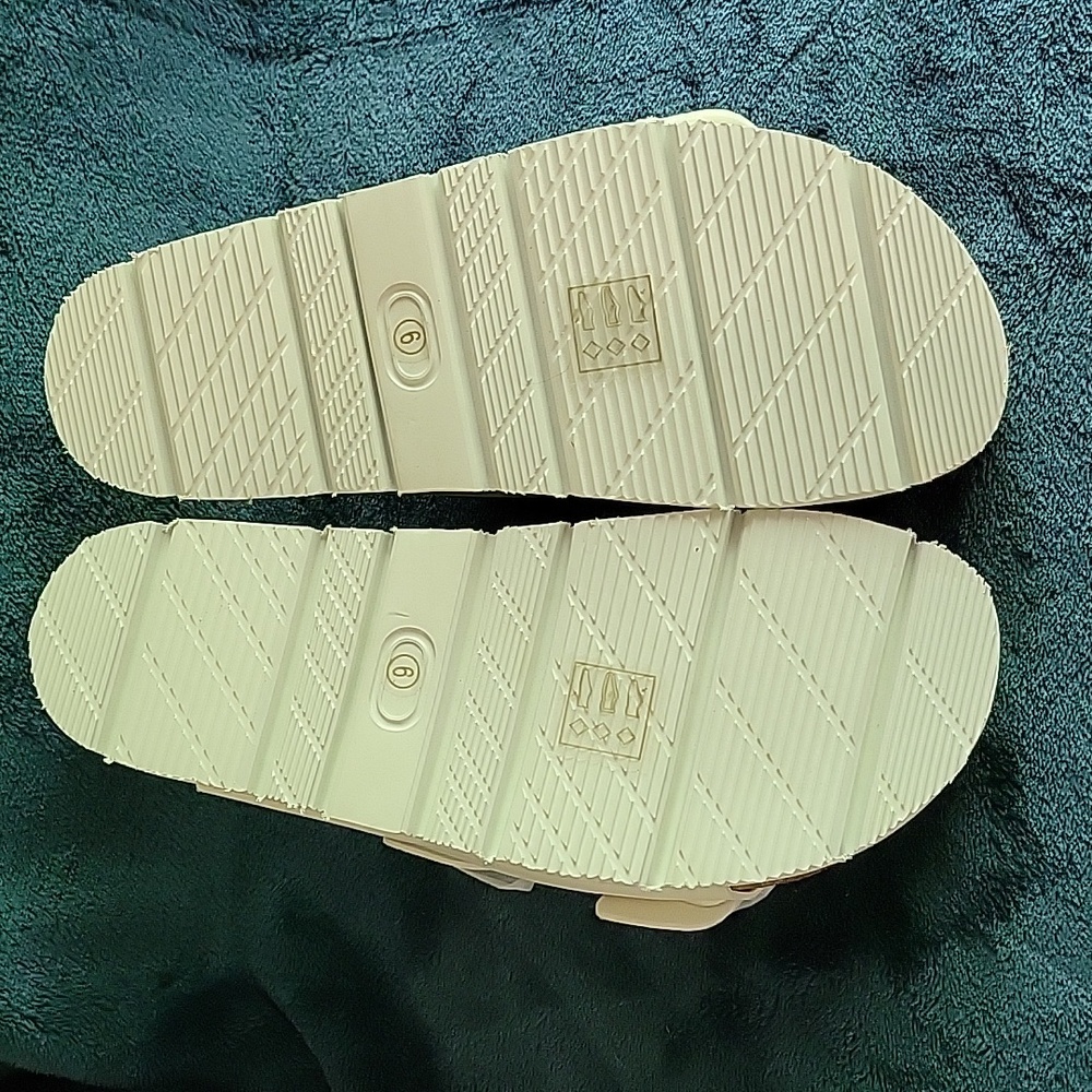 BEAST FASHION White Sandals - Picture 4 of 5